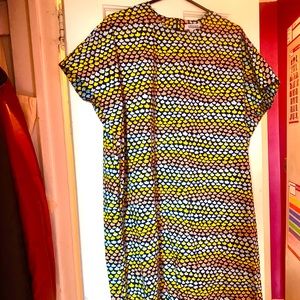 A Detacher Shapeless Shift Dress with Pockets